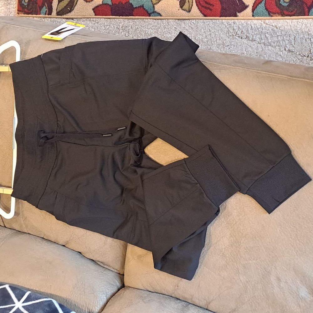 NWT Women's black joggers 32° Heat Size S
